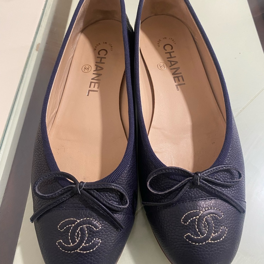 CHANEL CC Logo Interlock Leather Ballet Flats